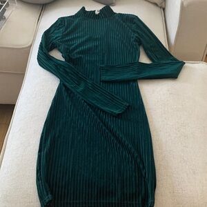 Pretty Little Thing Elegant Green Velvet and Mesh Dress